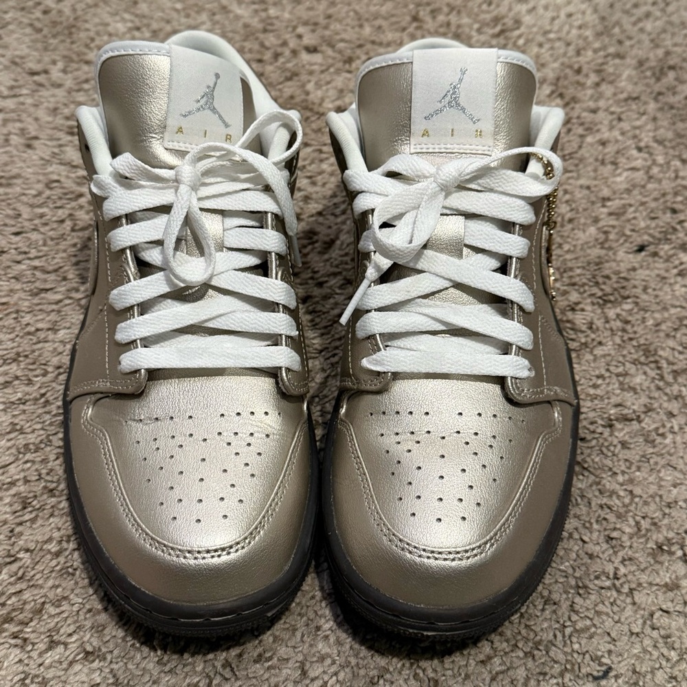 Air Jordan 1 Low SE Metallic Zinc - Picture 2 of 5